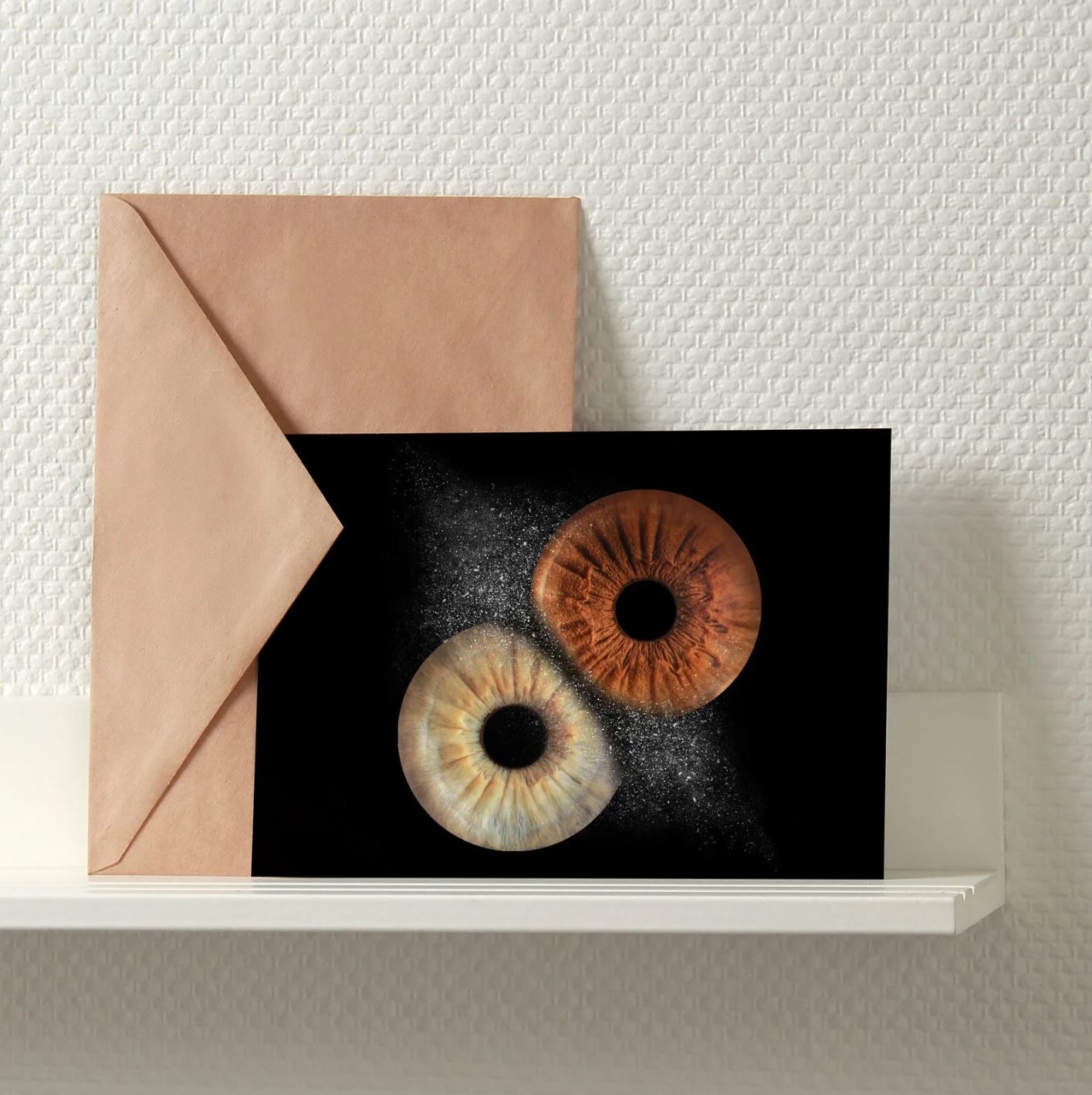 Парное фото радужки глаза