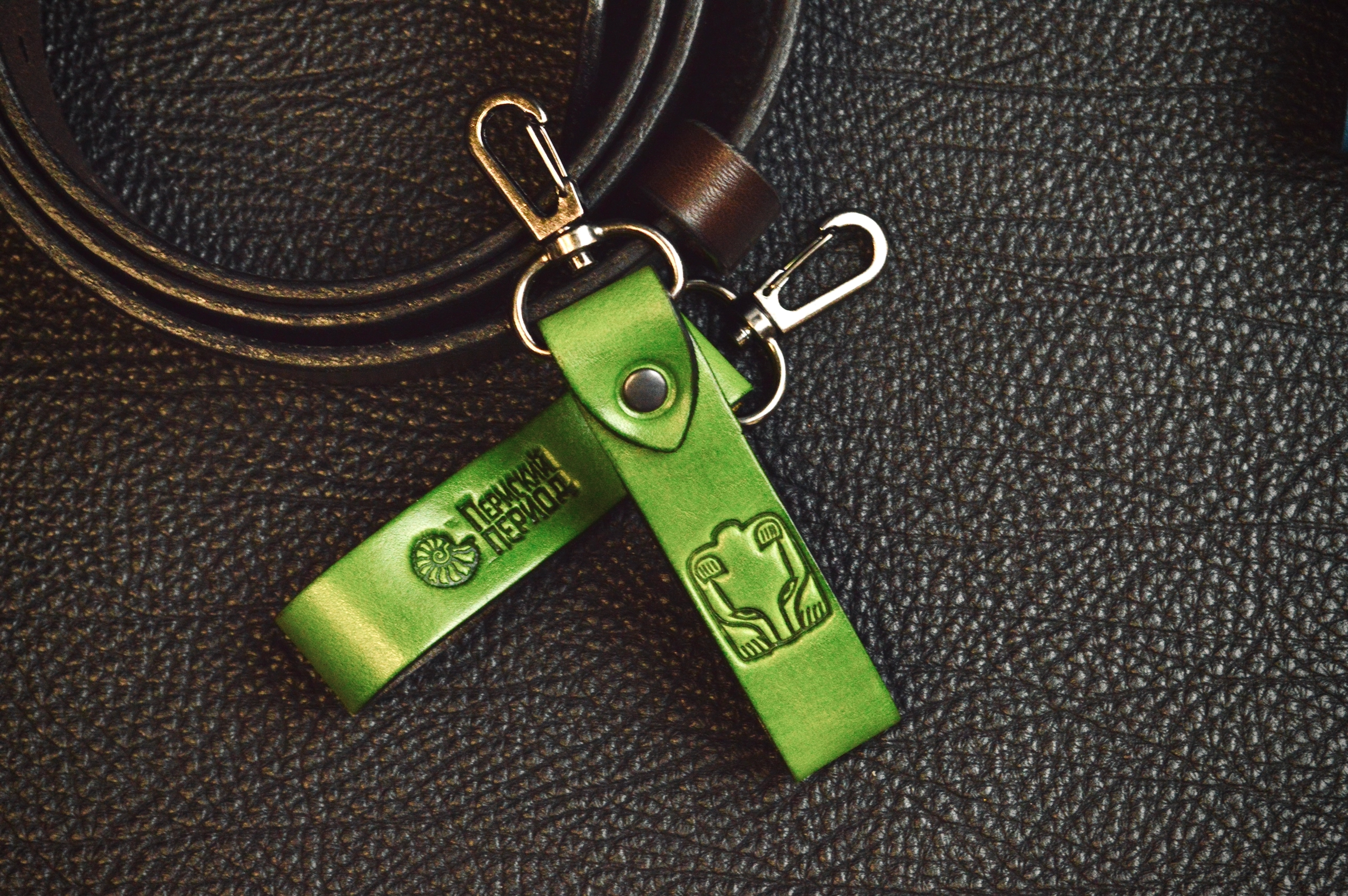 Мастер-класс по изготовлению брелока-подвеса с карабином "Ермак"