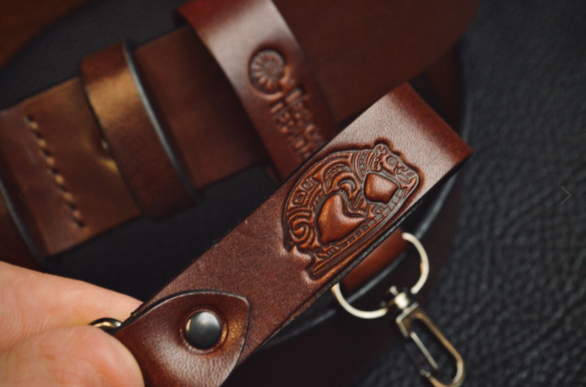 Мастер-класс по изготовлению брелока-подвеса с карабином "Ермак"